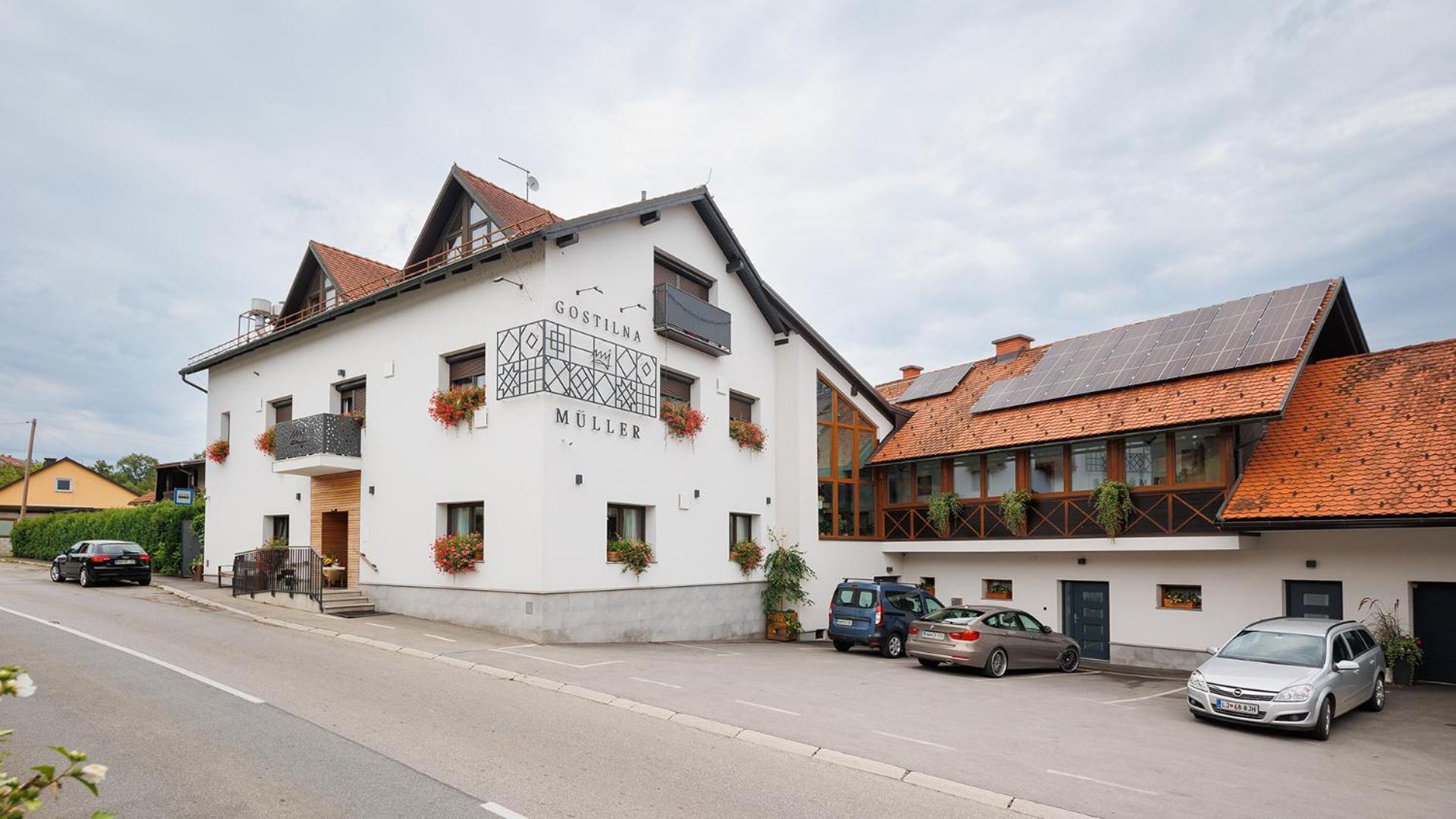 Gostilna Mueller Hotel Crnomelj Exterior photo